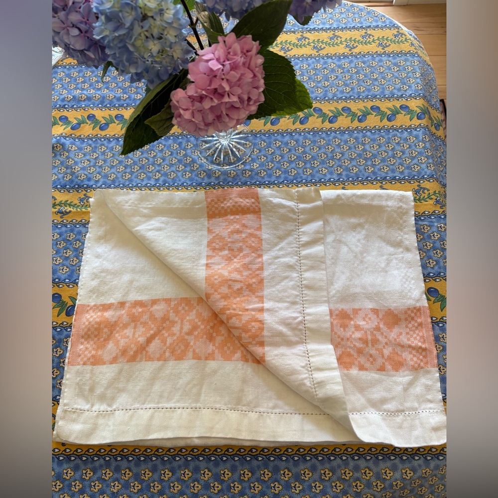 Vintage Cotton Damask Tablerunner